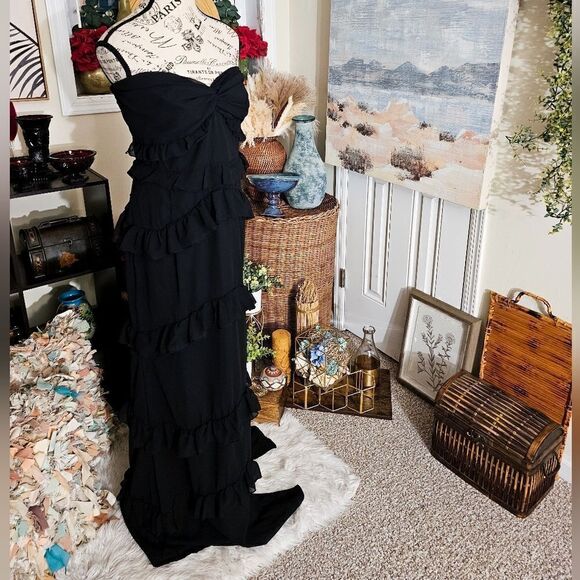 New Pretty Little Thing Twist Bandeau Bust Tiered Maxi Dress. - Picture 1 of 14